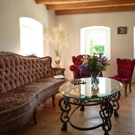 Bonaluti Farm stay *