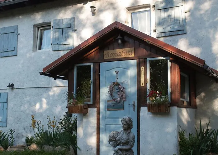 مزرعة للإقامة Bonaluti